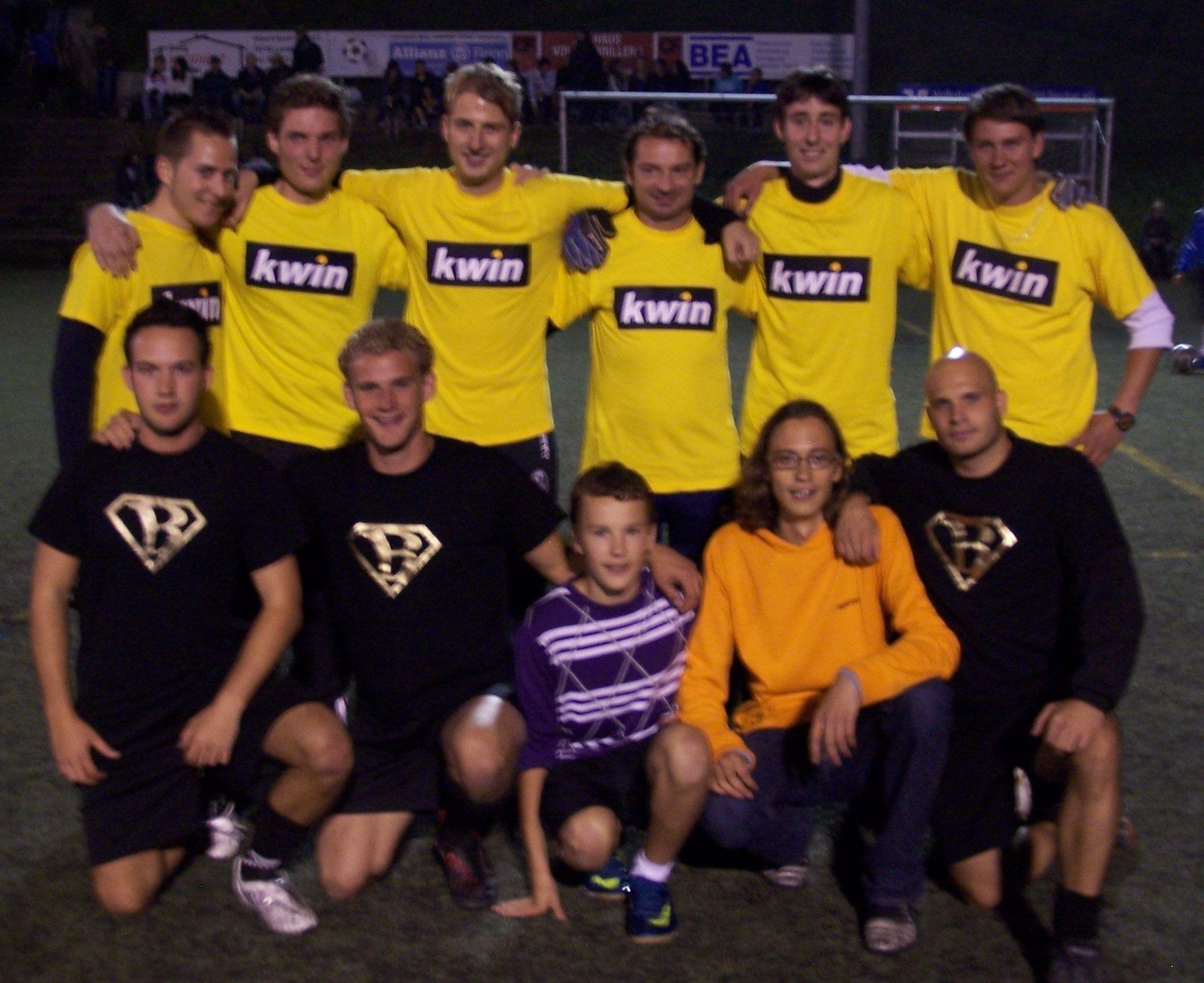 Turniersieger Kick & Win (stehend) und der Finalist Super Bajasse 05