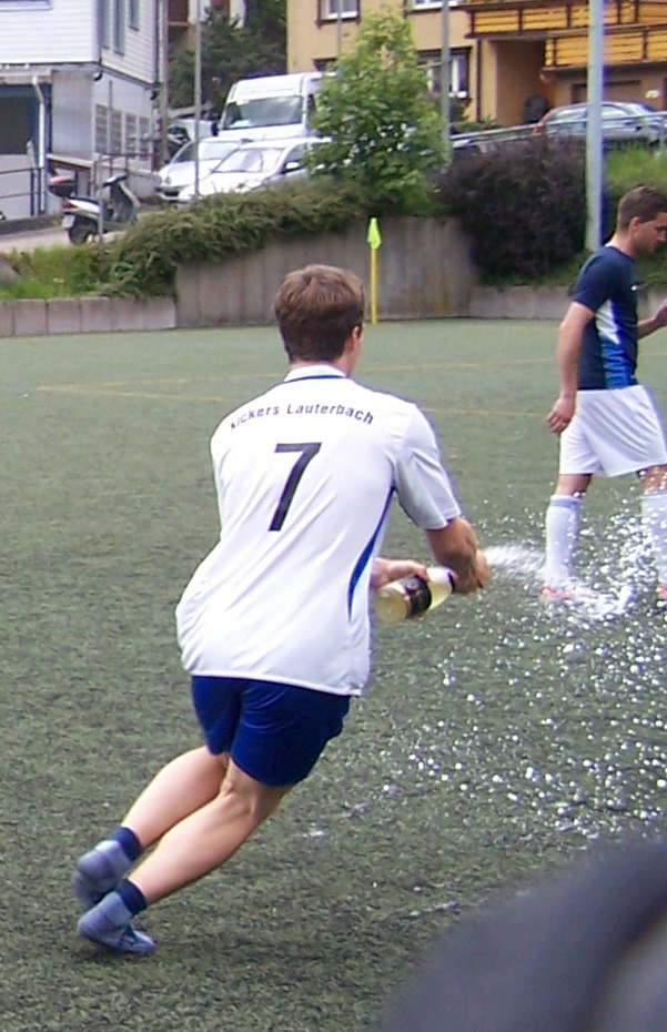 Die 2.Mannschaft feiert die erreichte Meisterschaft in der Kreisliga C1