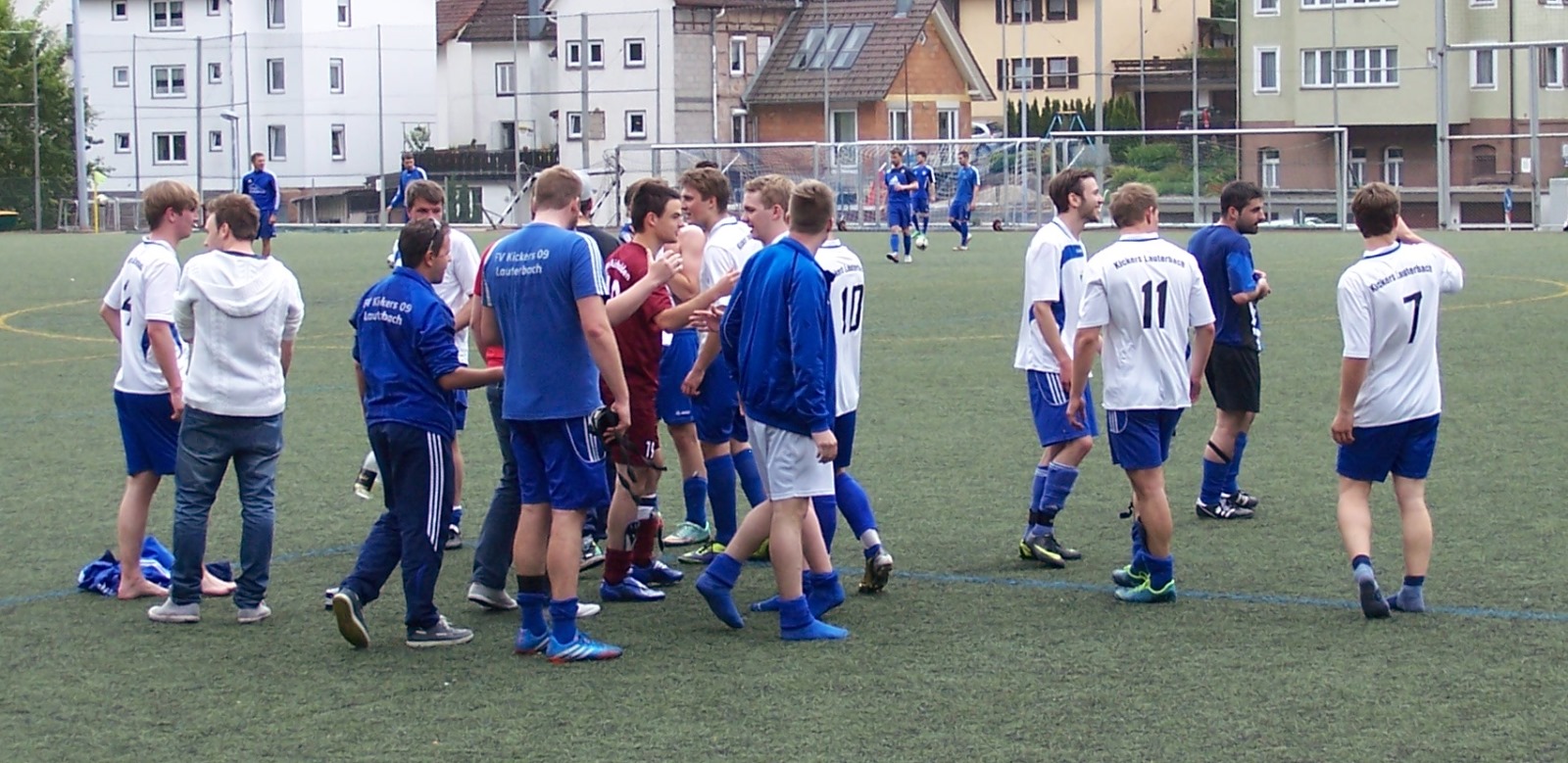 Die 2.Mannschaft feiert die erreichte Meisterschaft in der Kreisliga C1