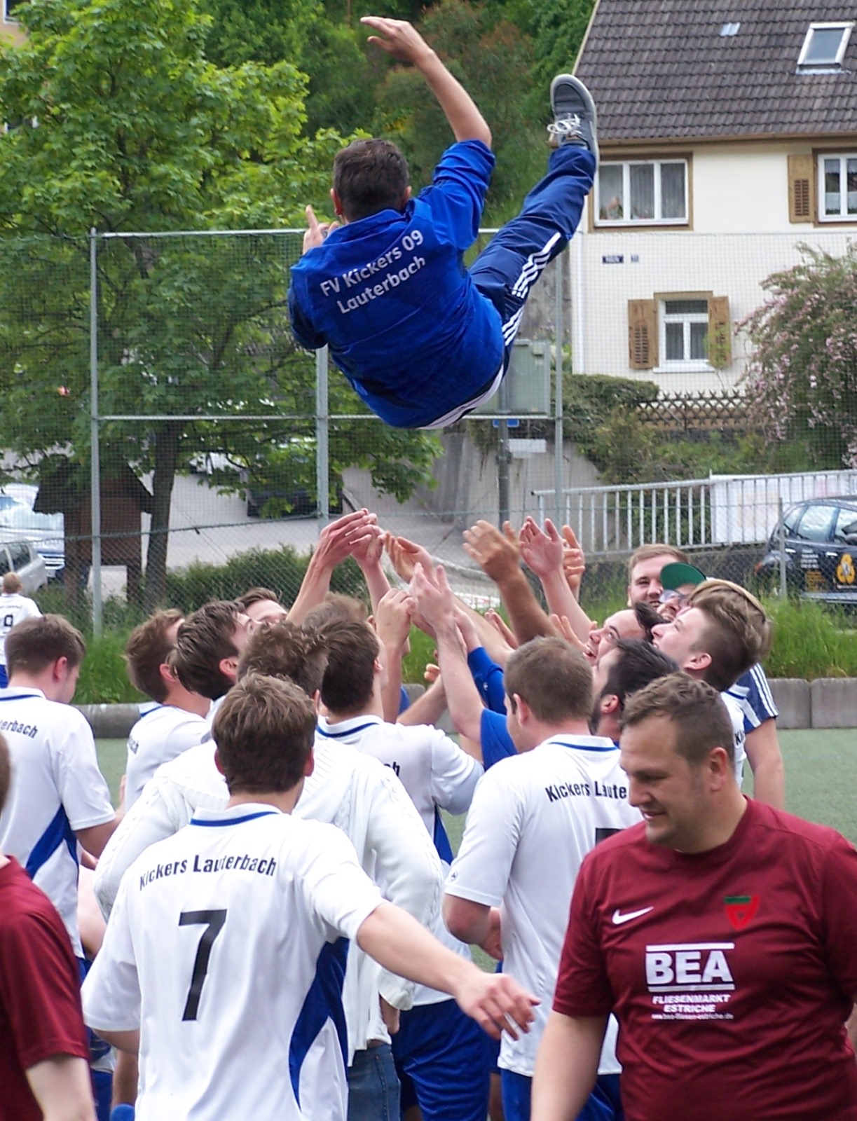 Die 2.Mannschaft feiert die erreichte Meisterschaft in der Kreisliga C1