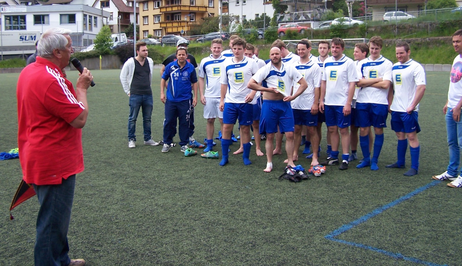 Die 2.Mannschaft feiert die erreichte Meisterschaft in der Kreisliga C1