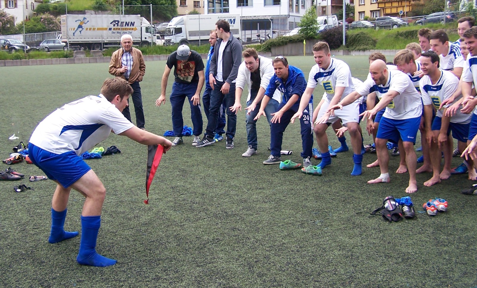 Die 2.Mannschaft feiert die erreichte Meisterschaft in der Kreisliga C1