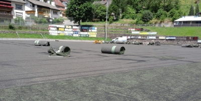 Kunstrasenerneuerung - 08.07.2016 der alte Belag wird entfernt