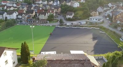 Kunstrasenerneuerung - 26.07.2016 das Verlegen des neuen Rasens hat begonnen