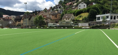 Kunstrasenerneuerung - 29.07.2016 der neue Rasens wird verlegt