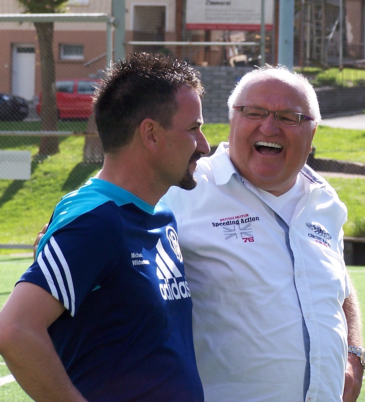 Trainer Michael Wildermann mit dem Vorstandsvorsitzenden Karl-Heinz Moosmann