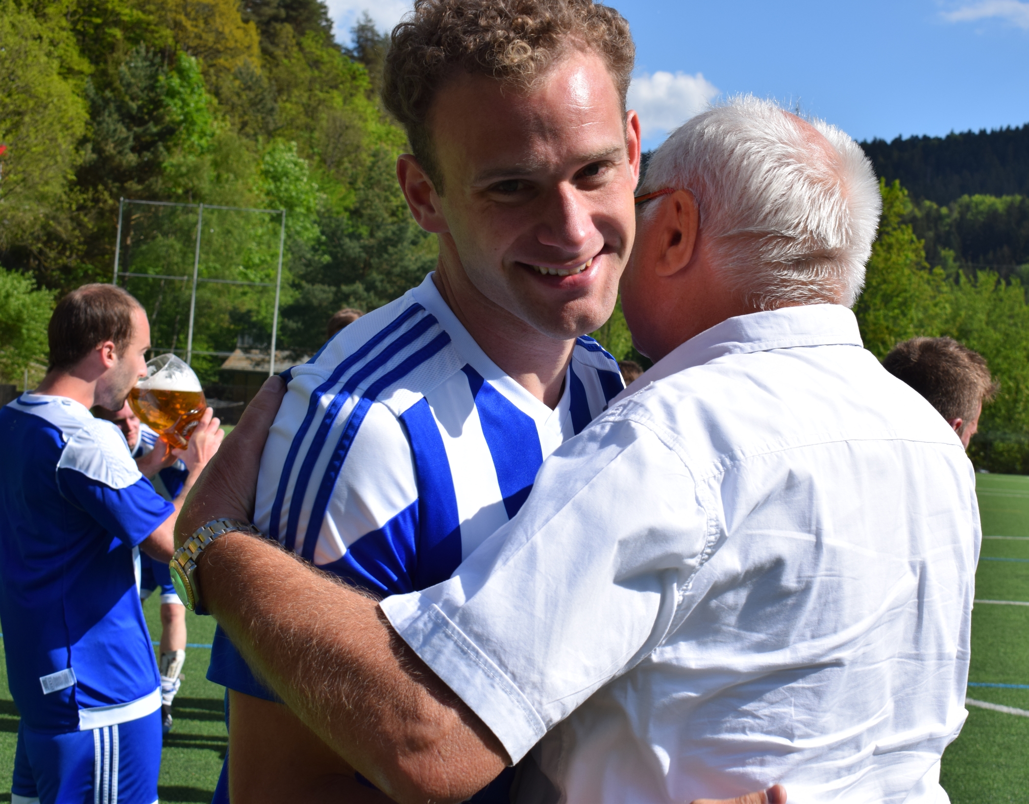 Co-Trainer Tobias Mller mit dem Vorstandsvorsitzenden Karl-Heinz Moosmann