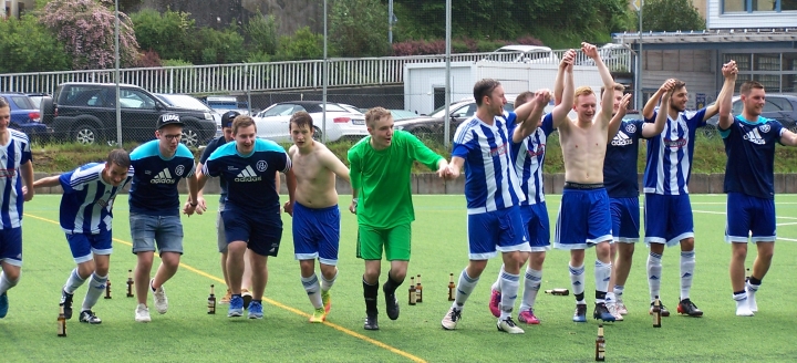Gl�ckwunsch zur Meisterschaft - Jubel mit den Fans