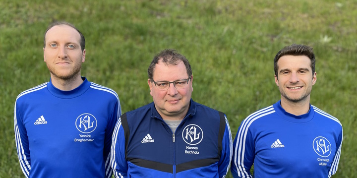 Der Sportliche Leiter Hannes Buchholz mit dem Trainerteam der Saison 23/24