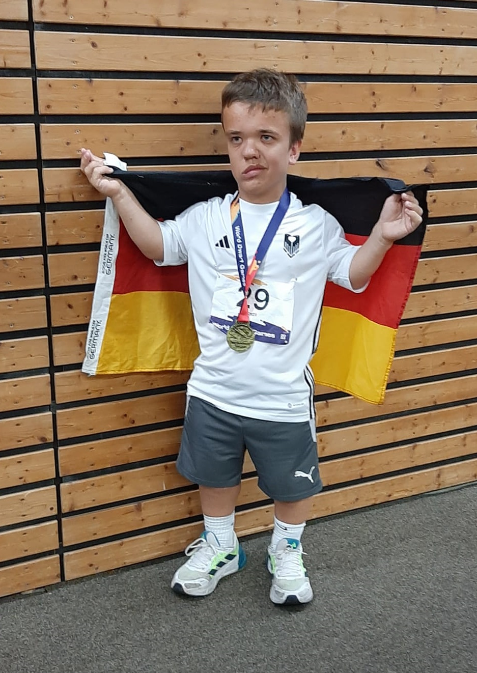 Oliver Becker sammelt vier Medaillen bei den World Dwart Games