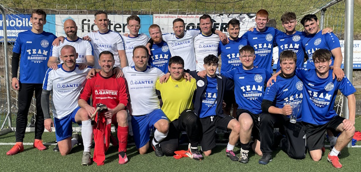 Dorfmeisterschaft 2026 - die Finalisten Clufo Junited und die Super Hardter Bajase
