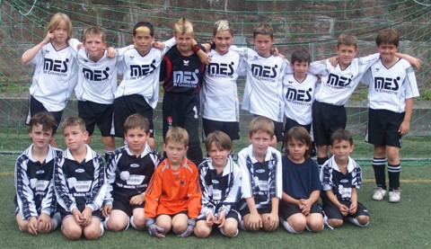 Villingendorf08 Villingen (stehend) gewinnt das F-Jugendturnier durch ein 1:0 im Finale gegen Triberg I